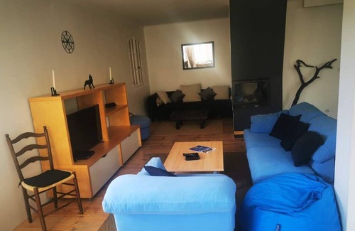 Soleilhas Casa | Holiday Home 'Gite Des Restanques' with Mountain View, Private Terrace and Wi-Fi