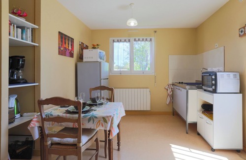 Plouezec Casa | Casa de vacaciones 'Gîte Proche Mer 800 M' con terraza privada, jardín compartido y Wi-Fi
