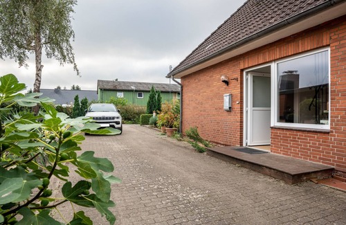 Pahlen Casa | Casa de vacaciones 'Haus Sonnenschein' con terraza privada, jardín privado y Wi-Fi