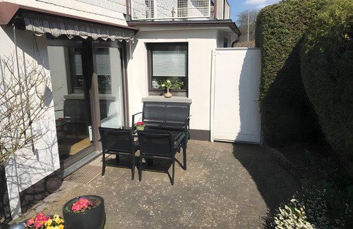 Burbach Casa | Casa de vacaciones 'Hauszeit' con terraza privada, jardín privado y Wi-Fi