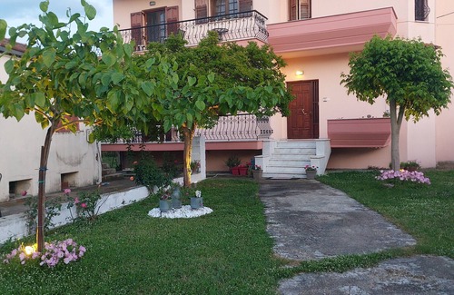Trikala Casa | Casa de vacaciones 'House In The Village' con vistas a la montaña, Wi-Fi y aire acondicionado.