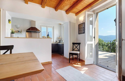 Gargnano Casa | Casa de vacaciones 'Casa con Impresionantes Vistas al Lago y Montaña' con vistas al lago, piscina privada y Wi-Fi