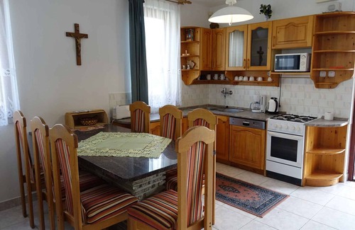 Balatonmariafurdo Casa | Casa vacacional con piscina climatizada y de la playa