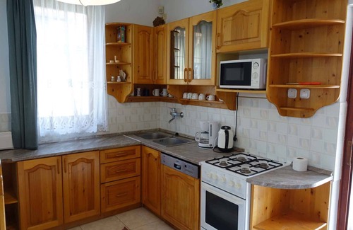 Balatonmariafurdo Casa | Casa vacacional con piscina climatizada y de la playa