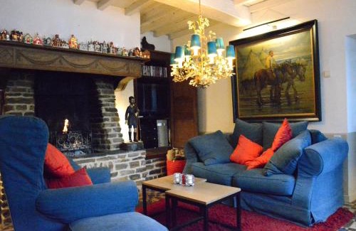 Gembes Casa | Holiday home in Bièvre near town center
