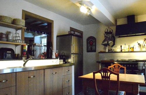 Gembes Casa | Holiday home in Bièvre near town center