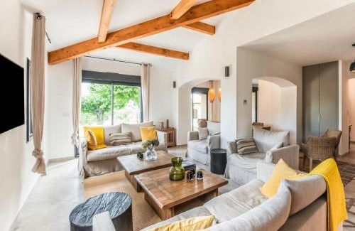Vaison-la-Romaine Casa | Holiday Home in Vaison la Romaine with Pool