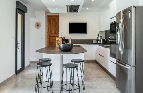 Vaison-la-Romaine Casa | Holiday Home in Vaison la Romaine with Pool