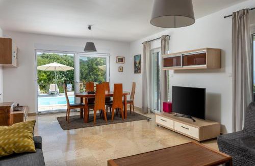 Opatija Casa | Holiday Home in Icici with Seaview, Balcony, Air condition, WIFI (4683-1)