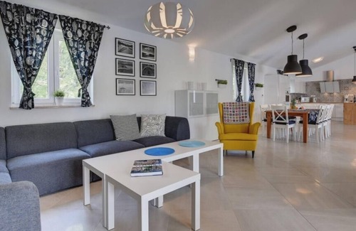Sveta Nedelja Casa | Casa de vacaciones en Nedešćina con Terraza, Acondicionador, WIFI, Lavadora (4816-1)