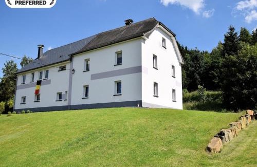 Schoenberg Casa | Holiday Home in Saint Vith with Terrace