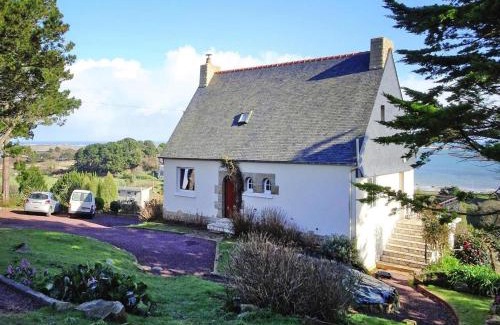 Trebeurden Casa | Holiday Home in Trébeurden with Sea View, cleaning included