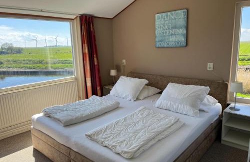 Stavoren Casa | Holiday Home in Warns with Private Jetty