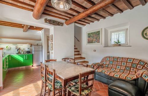 San Giuliano Terme Casa | Casa de vacaciones 'Villetta Dei Cipressi' con terraza privada y Wi-Fi