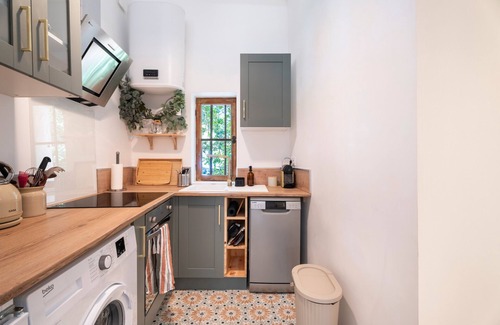 Toulon Casa | Casa de vacaciones 'Joli Gîte' con vistas a la montaña, terraza privada y Wi-Fi