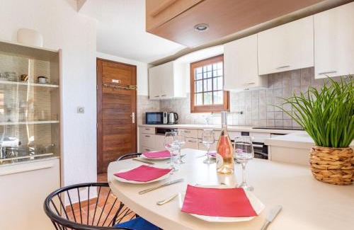 La Londe-les-Maures Casa | Holiday Home Le Belvédère by Interhome