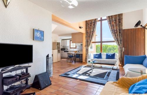 La Londe-les-Maures Casa | Holiday Home Le Belvédère by Interhome