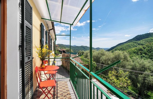 Casanova Lerrone Casa | Casa de vacaciones 'La Casa Di Bosco' con vistas a la montaña, jardín privado y Wi-Fi