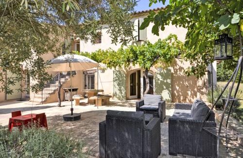 Cucuron Casa | Holiday Home L'Oustaou dei Figo by Interhome