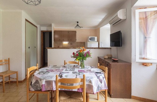 Gravieres Cabaña | Casa de vacaciones 'La Bergerie' con vistas a la montaña, piscina compartida y aire acondicionado