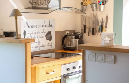 Fouesnant Casa | Casa de vacaciones 'La Bonne Descente' con vistas al lago, terraza privada y Wi-Fi