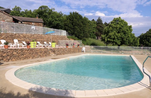 Gravieres Cabaña | Casa de vacaciones 'La Magnannerie' con vistas a la montaña, piscina compartida y aire acondicionado