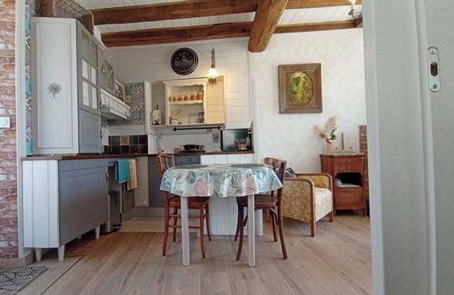 Pouzauges Casa | Casa de vacaciones 'La Petite Maison 15kms Puy Du Fou' con terraza privada y Wi-Fi