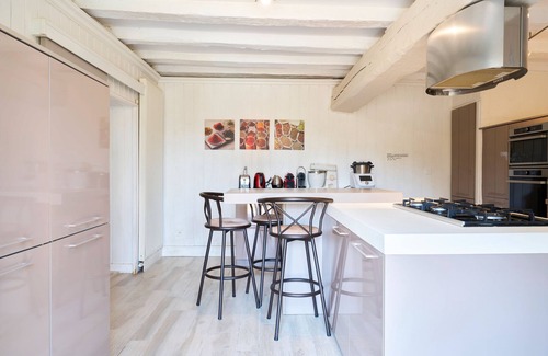 Chapdeuil Casa | Casa de Vacaciones – Gran Bastida en Chapdeuil, Piscina Climatizada y Confort para 16 Personas