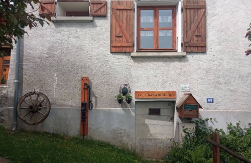 Allevard Casa | Casa de vacaciones 'Le Chavannaclub' con vistas a la montaña, terraza privada y Wi-Fi
