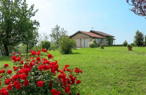 Grazzano Badoglio Casa | Holiday Home Le Rose Rosse by Interhome