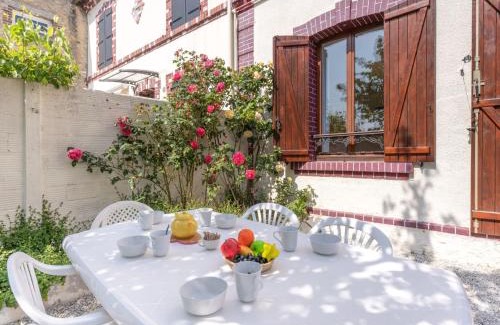 Dives-sur-Mer Casa | Holiday Home Le Mimosa Normand by Interhome