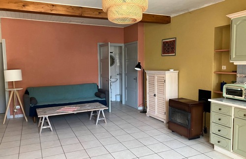 Saint-Andeol Casa | Casa de vacaciones 'Les Bleuets' con vistas a la montaña y jardín privado