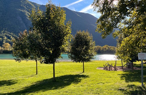 Valbonnais Casa | Casa de vacaciones 'Les Rives Du Lac Valbonnais' con vistas al lago, jardín privado y Wi-Fi
