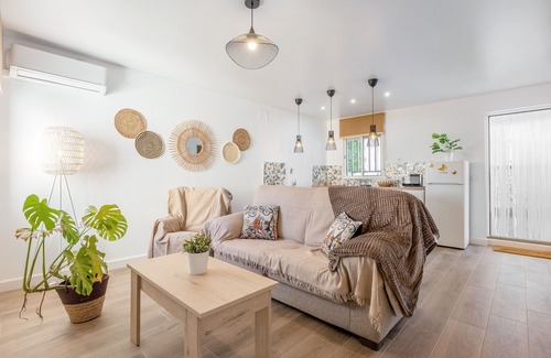 Campanillas Casa | Casa de vacaciones 'Limón Lunero' con terraza privada y Wi-Fi