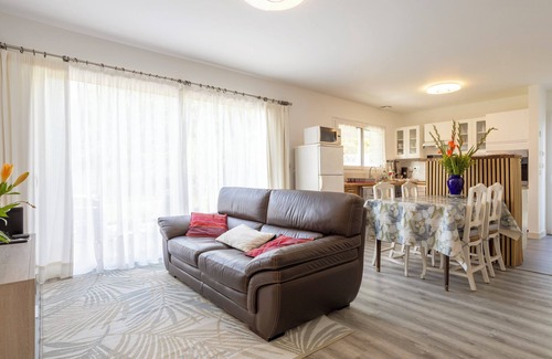 Saint-Yvi Casa | Casa de vacaciones 'Maison Avec Terrasse Et Jardin' con terraza privada, jardín privado y Wi-Fi