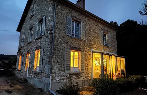 Crespieres Casa | Casa de vacaciones 'Maison De Campagne Vers Versailles' con terraza privada, jardín privado y Wi-Fi