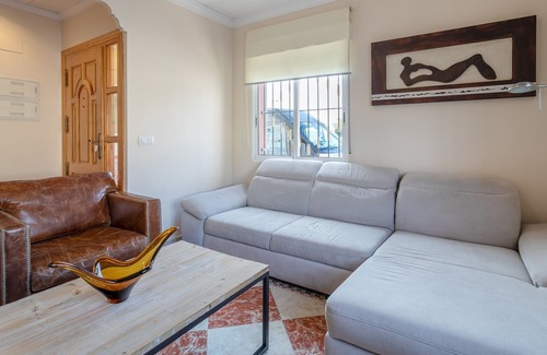 Alicante Casa | Holiday Home 'Mar De Ilusiones' with Wi-Fi and Air Conditioning