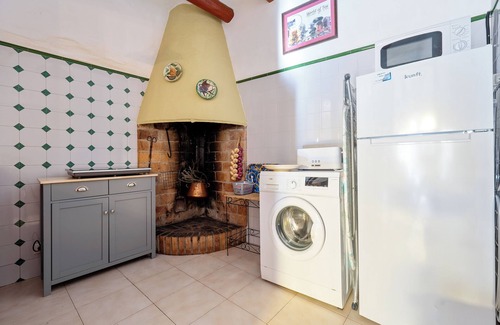 Santes Creus Casa | Casa de vacaciones 'Maria' con vistas a la montaña, balcón y Wi-Fi