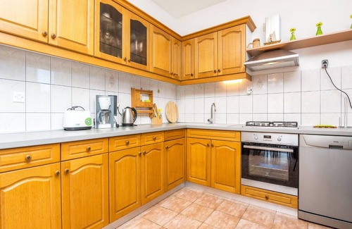 Pirovac Casa | Holiday Home Marinela - Four Bedroom Holiday Home with Swimming Pool