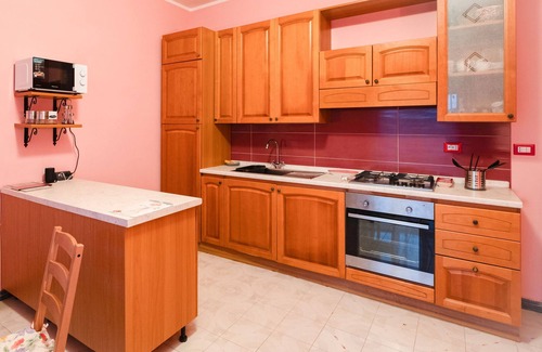 Capodimonte Casa | Holiday Home 'Monet 90mwifiparkingnetflix' with Balcony, Wi-Fi and Air Conditioning