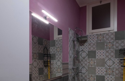 Capodimonte Casa | Holiday Home 'Monet 90mwifiparkingnetflix' with Balcony, Wi-Fi and Air Conditioning