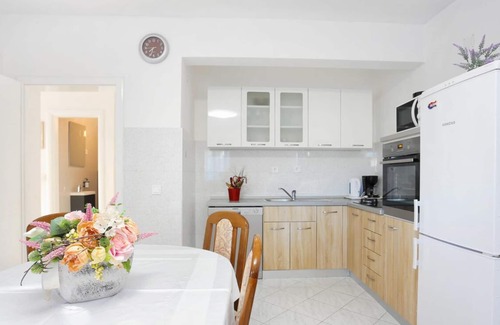 Dvornica Casa | Holiday Home Nada Rogoznica