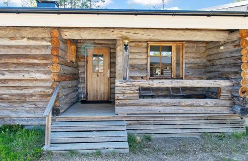 Saariselka Casa | Holiday Home Pökkömaja b by Interhome