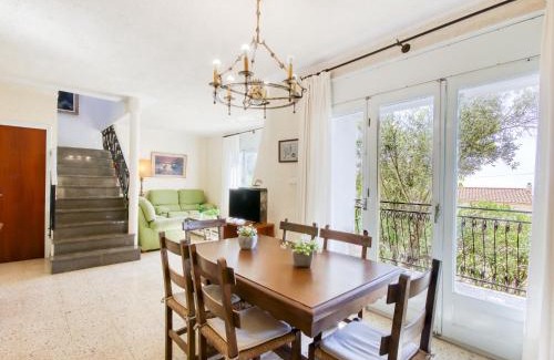 El Mas Fumats Casa | Holiday Home People I by Interhome