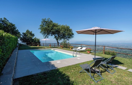 Giugnano Casa | Casa de vacaciones 'Podere Calistri' con vistas a la montaña, Wi-Fi y aire acondicionado