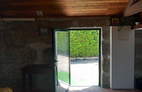 Beijos Casa | Casa de vacaciones 'Casa De Andrães - Glicíneas' con vistas a la montaña, Wi-Fi y aire acondicionado