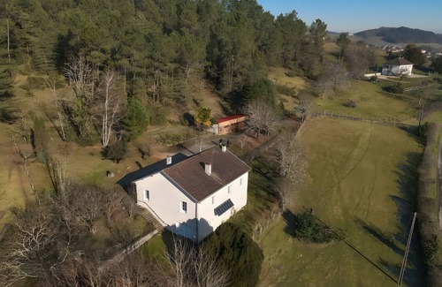 Agonac Casa | Casa de Vacaciones 'Puy De Pinou' con Jardín Privado y Wi-Fi