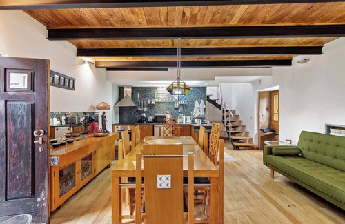 Santa Maria da Feira Casa | Casa de vacaciones 'Quinta Das Cavadas' con vistas a la montaña, piscina privada y Wi-Fi