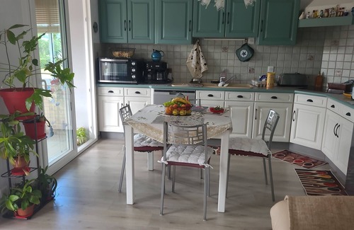 Seilhac Casa | Casa de vacaciones 'Séjours Chambres D'hôtes Corrèze' con terraza compartida, jardín y Wi-Fi