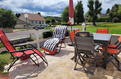 Seilhac Casa | Casa de vacaciones 'Séjours Chambres D'hôtes Corrèze' con terraza compartida, jardín y Wi-Fi